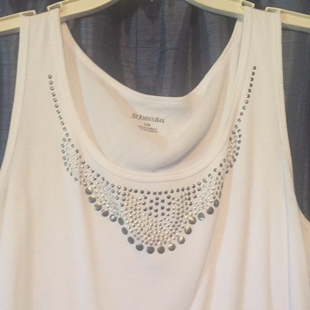 White tank top, size Large